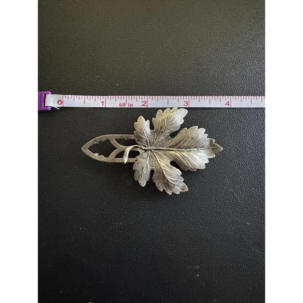 Vintage Silver Tone‎ Maple Leaf Scarf Clip